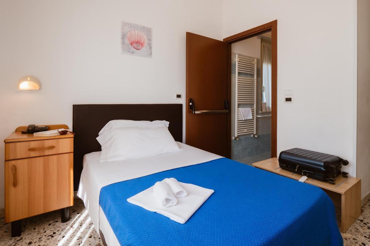 Hotel Villa Del Mare Senigallia Exterior photo